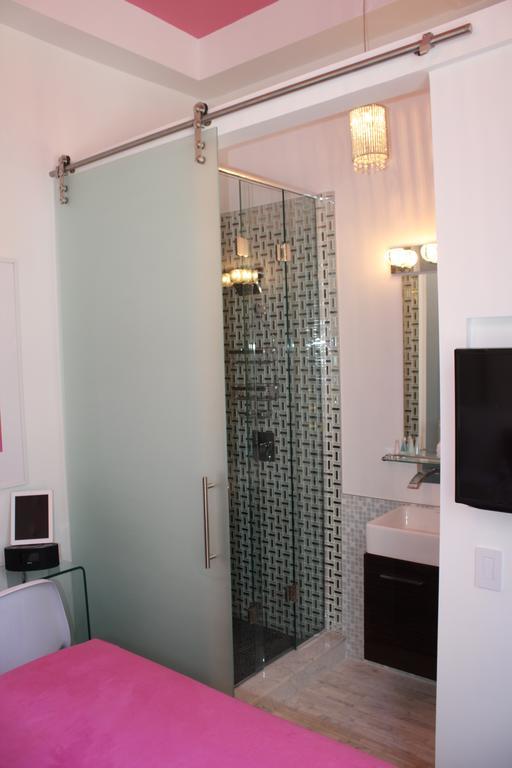 Baystreet Hotel/Motel Toronto Room photo